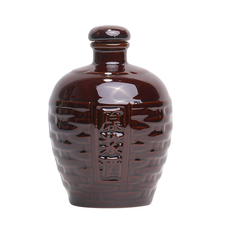 果酒独立站设计案例 醴尺「液位刻度」版式封面：蜡封坛口的原浆米酒粗陶酒坛与陶碗摆拍